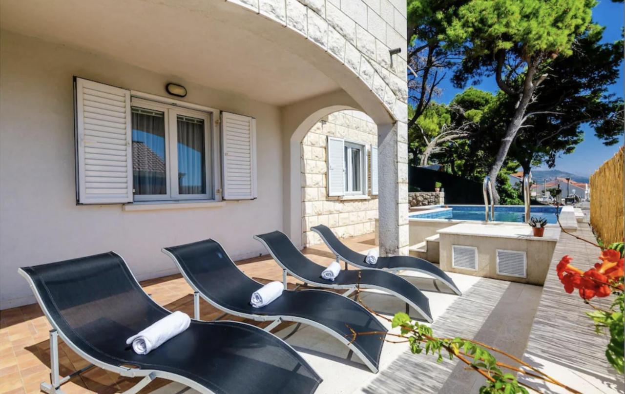 Wave N' Sea Apartment With A Private Pool ドゥブロブニク エクステリア 写真