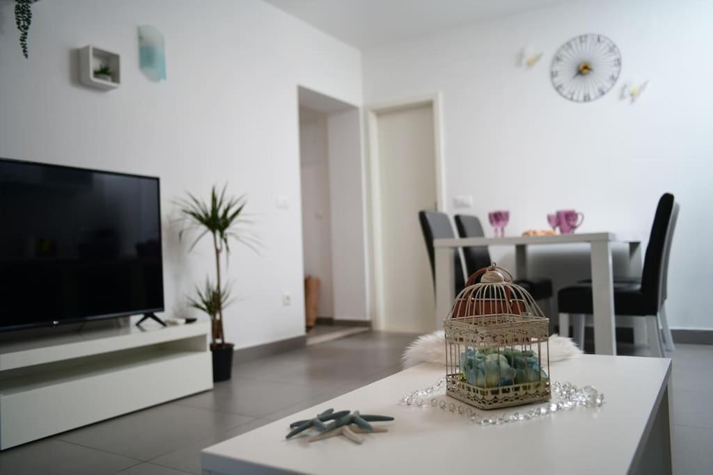 Wave N' Sea Apartment With A Private Pool ドゥブロブニク エクステリア 写真