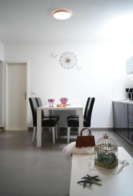 Wave N' Sea Apartment With A Private Pool ドゥブロブニク エクステリア 写真