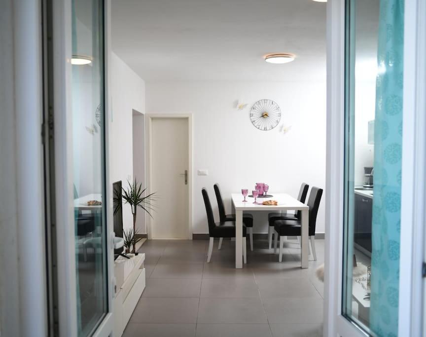 Wave N' Sea Apartment With A Private Pool ドゥブロブニク エクステリア 写真