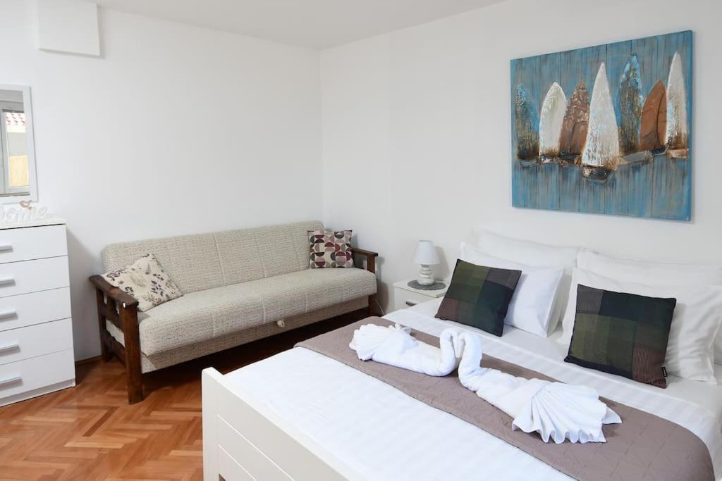 Wave N' Sea Apartment With A Private Pool ドゥブロブニク エクステリア 写真
