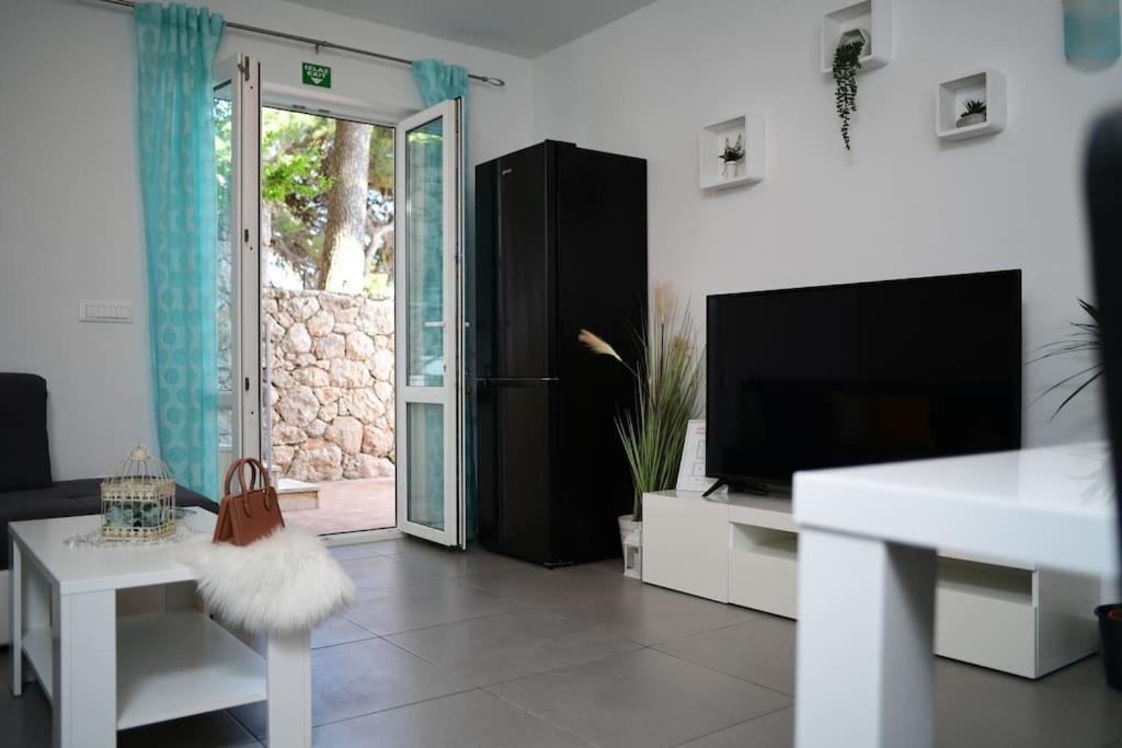 Wave N' Sea Apartment With A Private Pool ドゥブロブニク エクステリア 写真