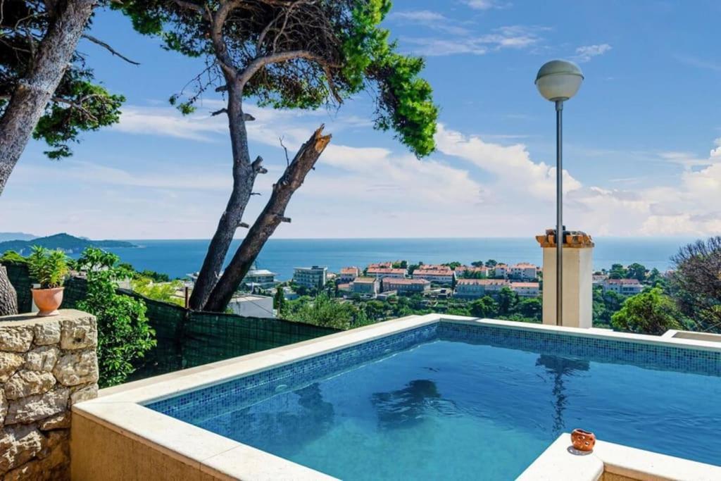 Wave N' Sea Apartment With A Private Pool ドゥブロブニク エクステリア 写真