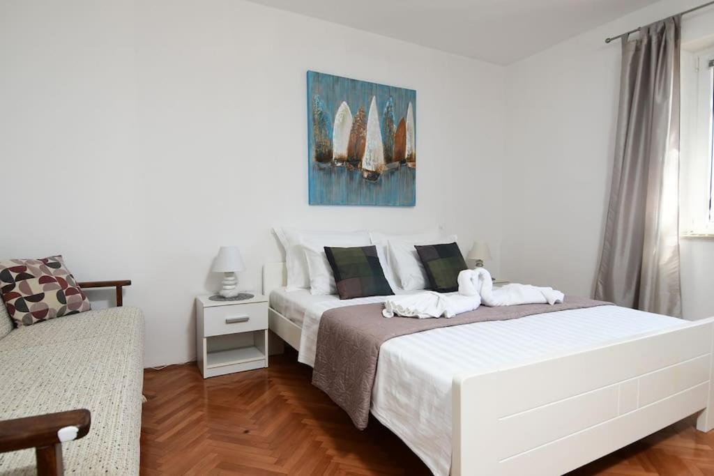 Wave N' Sea Apartment With A Private Pool ドゥブロブニク エクステリア 写真