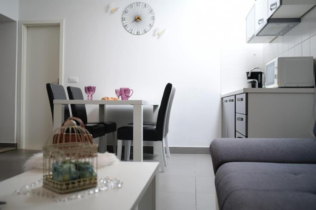 Wave N' Sea Apartment With A Private Pool ドゥブロブニク エクステリア 写真