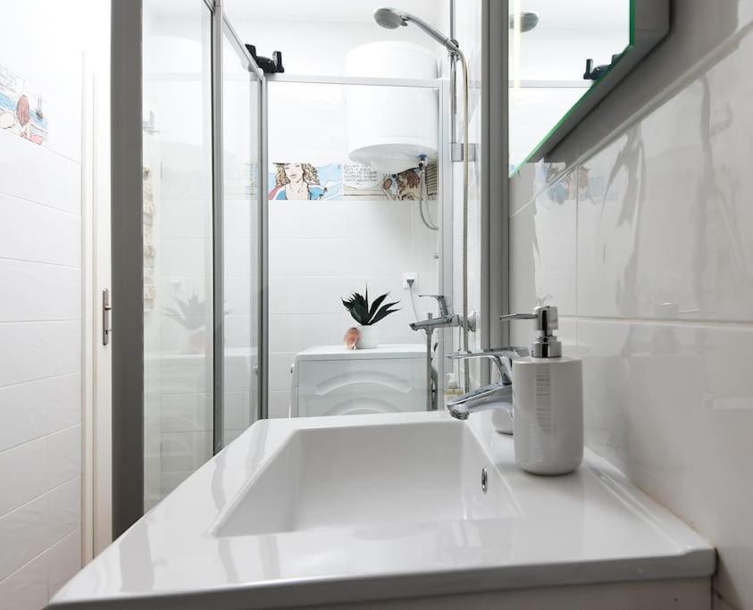 Wave N' Sea Apartment With A Private Pool ドゥブロブニク エクステリア 写真