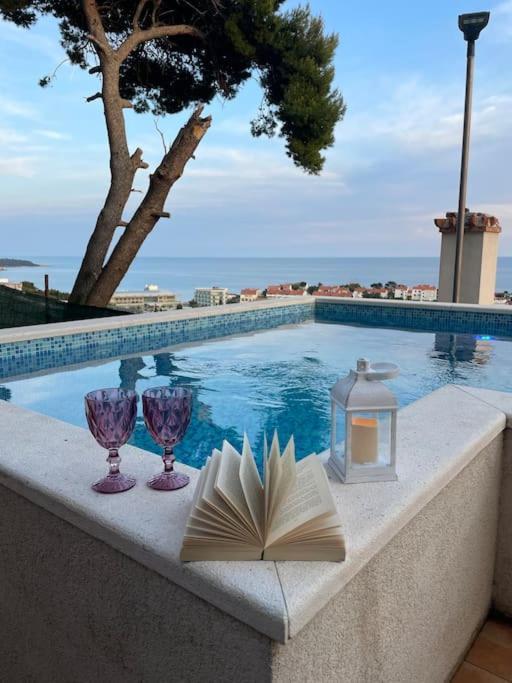 Wave N' Sea Apartment With A Private Pool ドゥブロブニク エクステリア 写真